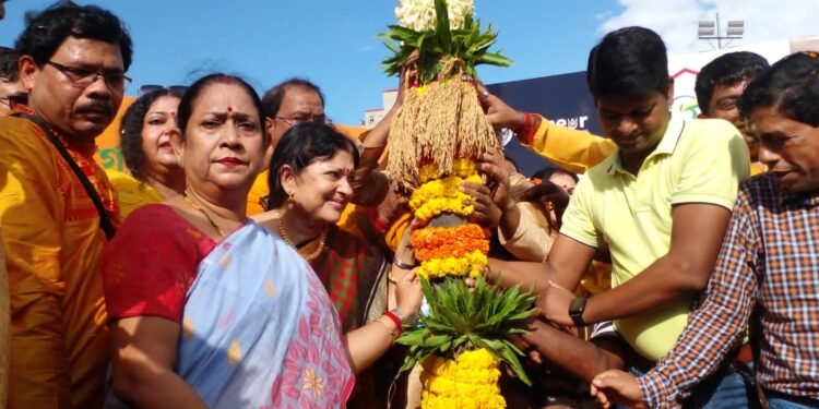 न्यू टाउन सर्बोजनिन दुर्गोत्सव समिति प्रस्तुत करता है ‘कोमल गांधार’