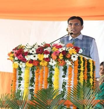 केंद्रीय स्वास्थ्य मंत्री डॉ. मनसुख मांडविया ने आगरा के जीआईसी ग्राउंड में ली अंगदान की शपथ 