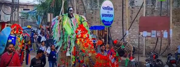 ऊंट पर निकली प्लास्टिक रूपी दानव की सवारी, प्लास्टिक को मिली अनोखी विदाई