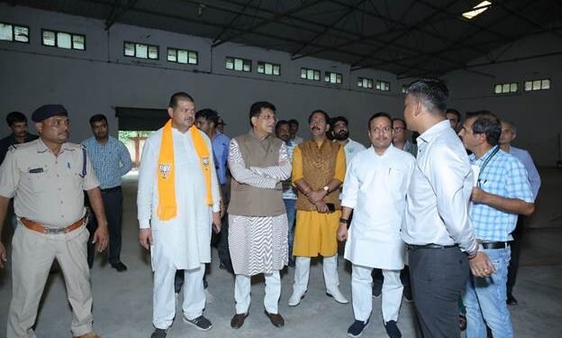 केन्द्रीय मंत्री  पीयूष गोयल ने ग्वालियर में भारतीय खाद्य निगम के गोदाम का किया आकस्मिक निरीक्षण 