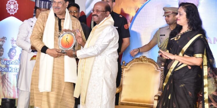 राजभवन कोलकाता,  ने स्थापित किये दुर्गा भारत पुरस्कार, संगीत के दिग्गज पंडित अजॉय चक्रवर्ती, शांतिनिकेतन विश्वभारती, चंद्रयान टीम, गार्डन रीच टीम को किया गया सम्मानित