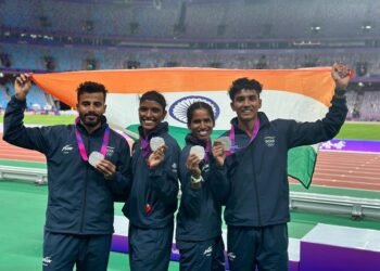 प्रधानमंत्री ने एशियाई खेलों में 4×400 मीटर मिश्रित रिले स्पर्धा में रजत पदक जीतने वाली भारतीय टीम की सराहना की