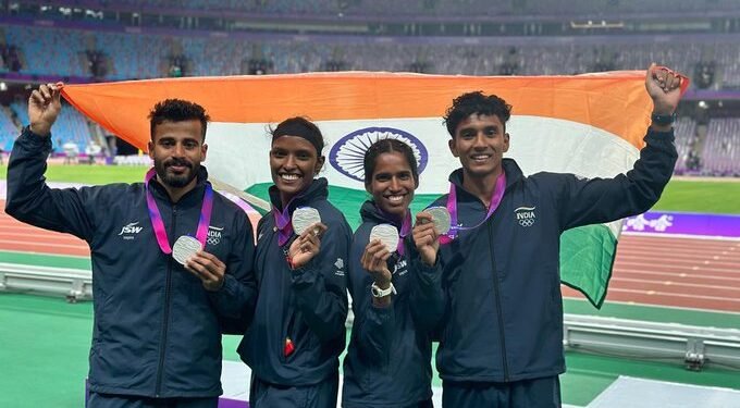 प्रधानमंत्री ने एशियाई खेलों में 4×400 मीटर मिश्रित रिले स्पर्धा में रजत पदक जीतने वाली भारतीय टीम की सराहना की