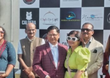  क्लासिक ट्विस्ट के साथ विंटेज कार फिएस्टा की वापसी