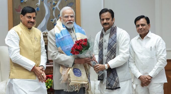 मध्य प्रदेश के मुख्यमंत्री और उपमुख्यमंत्रियों ने की प्रधानमंत्री से मुलाकात