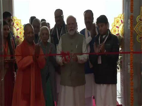 प्रधानमंत्री ने अयोध्या धाम में महर्षि वाल्मिकी अंतरराष्ट्रीय हवाई अड्डे का उद्घाटन किया