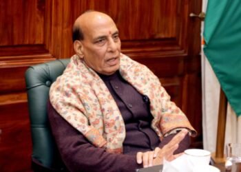 उभरती जरूरतों के अनुरूप खुद को ढालें और राष्ट्र के विकास हेतु रचनात्मकता, ईमानदारी एवं प्रतिबद्धता के साथ हर चुनौती से निपटें: रक्षा मंत्री 
