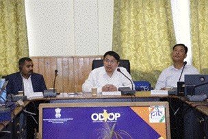 डीपीआईआईटी स्थानीय ई-कॉमर्स विकास को बढ़ावा देने, कारीगरों और किसानों को बढ़ावा देने के लिए देशव्यापी ‘एक जिला एक उत्पाद संपर्क’ कार्यक्रम आयोजित कर रहा है