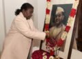 राष्ट्रपति श्रीमती द्रौपदी मुर्मू ने नेताजी सुभाष चंद्र बोस की जयंती पर उन्हें पुष्पांजलि अर्पित की