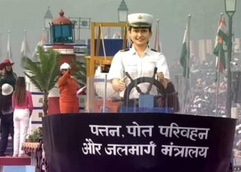 पत्तन,पोत परिवहन और जलमार्ग मंत्रालय की झांकी ने समुद्री क्षेत्र में नारी शक्ति और सागरमाला की शक्ति का अनावरण किया
