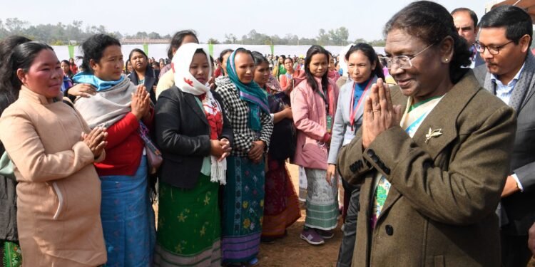 आर्थिक आत्मनिर्भरता से महिलाओं के आत्मविश्वास में वृद्धि: राष्ट्रपति मुर्मू
