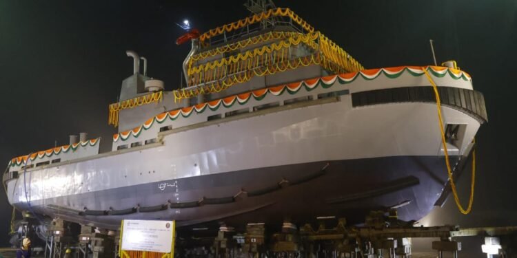 कोलकाता में 25टी बोलार्ड पुल टग, भीष्म का शुभारंभ