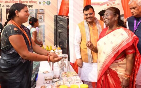 भारत ने आत्मनिर्भर बनने का संकल्प लिया है पर यह तभी हो सकता है, जब हर नागरिक आत्मनिर्भर बनेगा : राष्ट्रपति