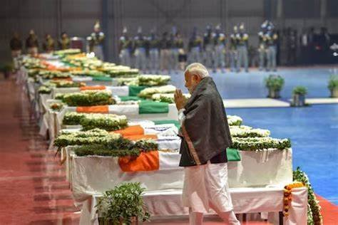 प्रधानमंत्री ने पुलवामा में शहीद हुए बहादुर जवानों को श्रद्धांजलि अर्पित की