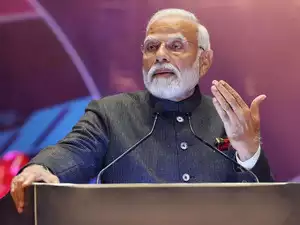“एक नई योजना के पहले चरण में सभी राष्ट्रीय राजमार्गों पर ड्राइवरों के लिए भोजन, स्वच्छ पेयजल, शौचालय, पार्किंग और आराम की सुविधाओं के साथ 1000 आधुनिक इमारतों का निर्माण किया जा रहा है”