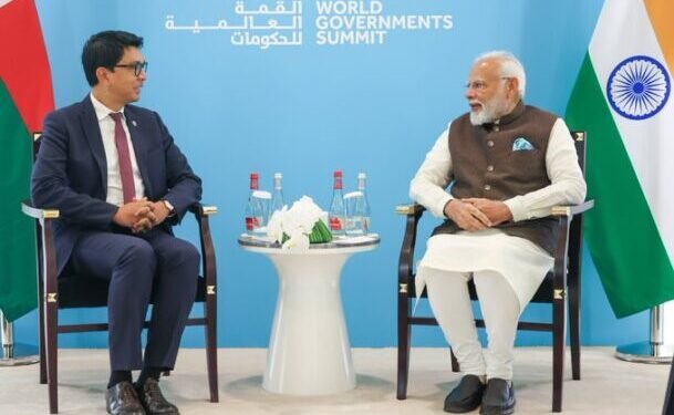 प्रधानमंत्री ने विश्व सरकार शिखर सम्मेलन दुबई 2024  में मेडागास्कर के राष्ट्रपति से मुलाकात की