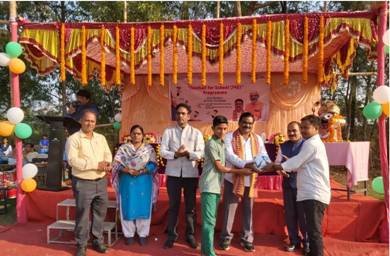 स्कूलों के लिए फुटबॉल कार्यक्रम के अंतर्गत ओडिशा के 17 जिलों के 1260 स्कूलों में 6848 फुटबॉल किए गए वितरित