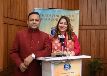 केवीआईसी के अध्यक्ष द्वारा डीडी न्यूज / डीडी इंडिया के कार्यक्रम प्रस्तुतकर्ताओं  (एंकर्स) की वेशभूषा (स्टाइलिंग) पर सहयोग शुरू किया गया