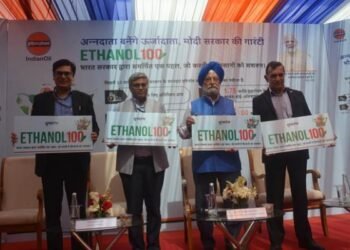 पेट्रोलियम मंत्री हरदीप एस पुरी ने इथेनॉल 100 ईंधन जारी (लॉन्च) किया