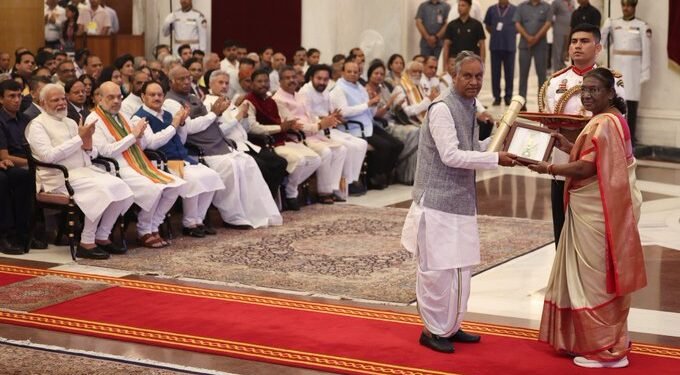 कर्पूरी ठाकुर जी को भारत रत्न एक ऐसी विभूति को सच्ची श्रद्धांजलि है, जिन्होंने अपना संपूर्ण जीवन सामाजिक न्याय और समानता के लिए समर्पित कर दिया : पीएम मोदी