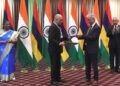 भारत की राष्ट्रपति ने मॉरीशस की अपनी यात्रा के समापन पर प्रतिनिधिमंडल-स्तरीय वार्ता का नेतृत्व करने के साथ विकास परियोजनाओं का उद्घाटन किया