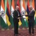 भारत की राष्ट्रपति ने मॉरीशस की अपनी यात्रा के समापन पर प्रतिनिधिमंडल-स्तरीय वार्ता का नेतृत्व करने के साथ विकास परियोजनाओं का उद्घाटन किया