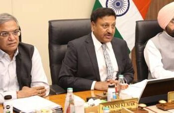 रॉयल ऑस्ट्रेलियाई नौसेना के प्रमुख वाइस एडमिरल मार्क हैमंड की भारत यात्रा पर पहुंचे