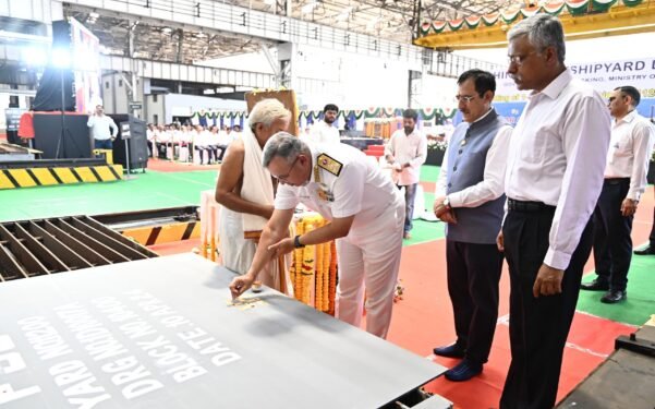 रक्षा सचिव ने भारतीय नौसेना के लिए फ्लीट सपोर्ट जहाजों की पहली स्टील कटिंग समारोह की अध्यक्षता की