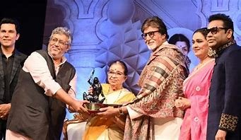 अमिताभ बच्चन को मिला लता दीनानाथ मंगेशकर पुरस्कार
