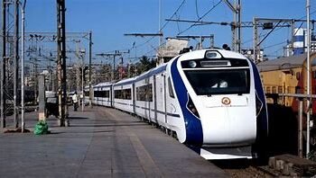 अब वंदे भारत ट्रेनों में मिलेगी आधा लीटर वाली पानी की बोतल