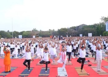 महाराष्ट्र के पुणे में योग महोत्सव किया गया आयोजित
