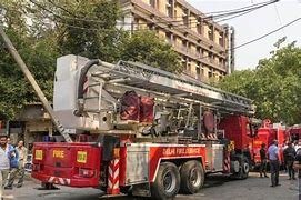 INCOME TAX OFFICE में लगी आग पर 21 दमकल व‍िभाग की गाड़ी की मदद से पाया गया काबू