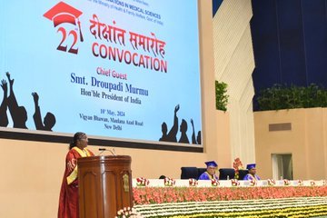 विशेषज्ञ डॉक्टरों को आपातकालीन रोगियों के प्रति संवेदनशील होना चाहिए ,उपचार में देरी से जान जा सकती है : राष्ट्रपति मुर्मू