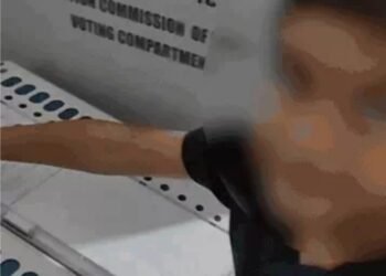 MP में बेटे से वोट डलवाने वाले जिला पंचायत सदस्य पर FIR,पूरी पोलिंग पार्टी सस्पेंड
