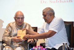 गीता उन्नति, आध्यात्मिकता, धार्मिकता, कर्तव्य की प्रतिबद्धता और स्वयं से खुद से अलग करने का मार्ग दिखाती है : उपराष्ट्रपति