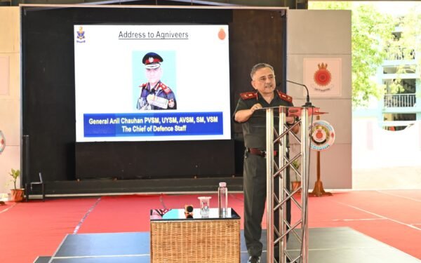 CDS General Anil Chauhan ने आईएनएस चिल्का का किया दौरा