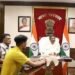 नीट परीक्षार्थियों ने केंद्रीय शिक्षा मंत्री से की मुलाकात, प्रधान ने कहा- पारदर्शी प्रक्रिया का किया जाएगा पालन