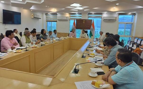 Ministry of Information and Broadcasting योग के बारे में जागरूकता के लिए करेगा विभिन्न कार्यक्रमों का आयोजन