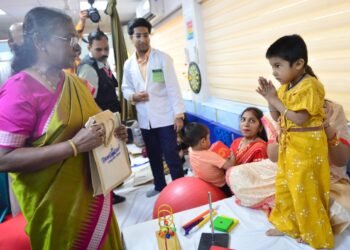 समर्पण व दृढ़ संकल्प के साथ कोई भी व्यक्ति हर तरह की शारीरिक बाधाओं को कर सकता है पार : राष्ट्रपति