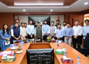 खेल मंत्री ने राष्ट्रीय युवा पुरस्कार और राष्ट्रीय सेवा योजना पुरस्कार विजेताओं के साथ की बातचीत