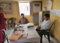 टीचर ने 6 पेज में की 95 गलतियां और स्कूल में खेल रहा था कैंडी क्रश, डीएम ने क‍िया सस्पेंड