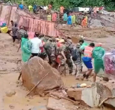 WAYANAD LANDSLIDE : अब तक 158 की मौत, तीन गांव जमींदोज, 45 राहत शिविर खोले गए