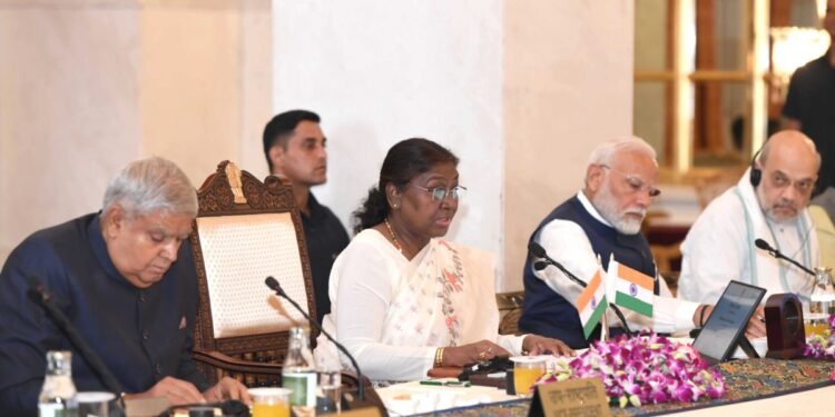 लोकतंत्र के सुचारु संचालन के लिए यह जरूरी है कि विभिन्न केंद्रीय एजेंसियां सभी राज्यों में बेहतर समन्वय के साथ काम करें : PRESIDENT MURMU