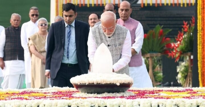 PM MODI ने पूर्व प्रधानमंत्री श्री अटल बिहारी वाजपेयी को उनकी पुण्य तिथि पर की श्रद्धांजलि अर्पित