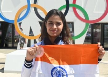 Paris Olympics 2024: मनु भाकर समापन समारोह में होंगी भारत की ध्वजवाहक, मनु ने कहा मेरे लिए सम्मान और सौभाग्य की बात