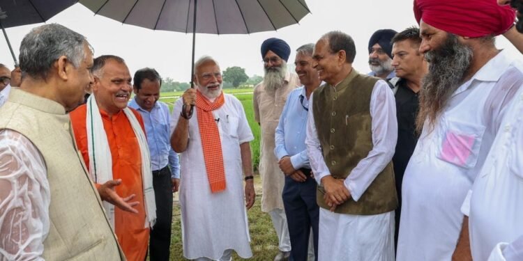 प्रधानमंत्री ने फसलों की 109 उच्च उपज देने वाली, जलवायु अनुकूल और जैव-प्रतिबलित किस्में जारी कीं