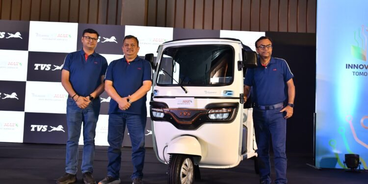 टीवीएस मोटर कंपनी ने लॉन्च किया भारत का पहला ब्लूटुथ कनेक्टेड, इलेक्ट्रिक थ्री-व्हीलर- टीवीएस किंग ईवी मैक्स