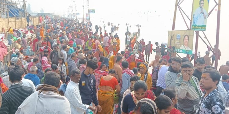 मकर संक्रांति पर 30 लाख से अधिक तीर्थयात्रियों ने गंगासागर में किया पवित्र स्नान