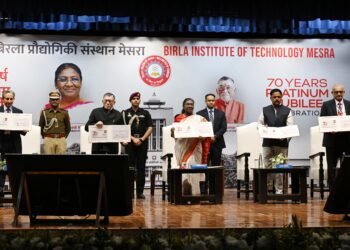 प्रौद्योगिकी समाज में व्यापक स्तर पर व्यवधान भी करती है उत्पन्न, हमें वंचति समूहों पर इसके प्रभाव के बारे में रहना चाहिए चिंतित : राष्ट्रपति