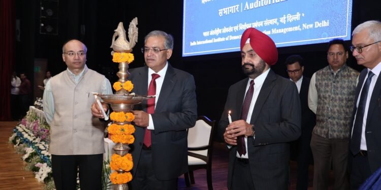 Election Commission of India ने सभी CEO, DEO, ERO को नियमित रूप से राजनीतिक दलों की बैठकें आयोजित करने और वैधानिक ढांचे में मुद्दों को हल करने का दिया निर्देश